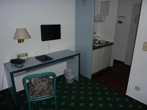 Göttingen Hotel Novostar מראה חיצוני תמונה