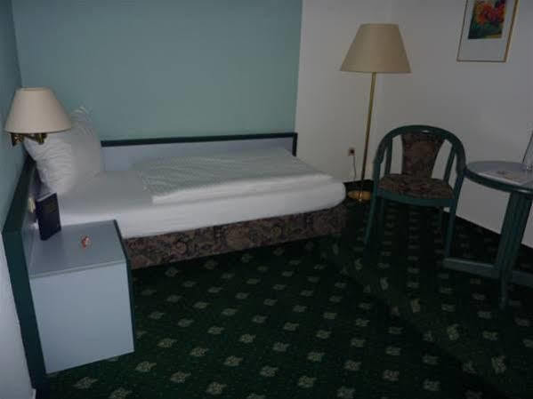 Göttingen Hotel Novostar מראה חיצוני תמונה