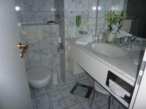 Göttingen Hotel Novostar מראה חיצוני תמונה