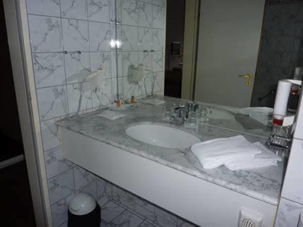 Göttingen Hotel Novostar מראה חיצוני תמונה